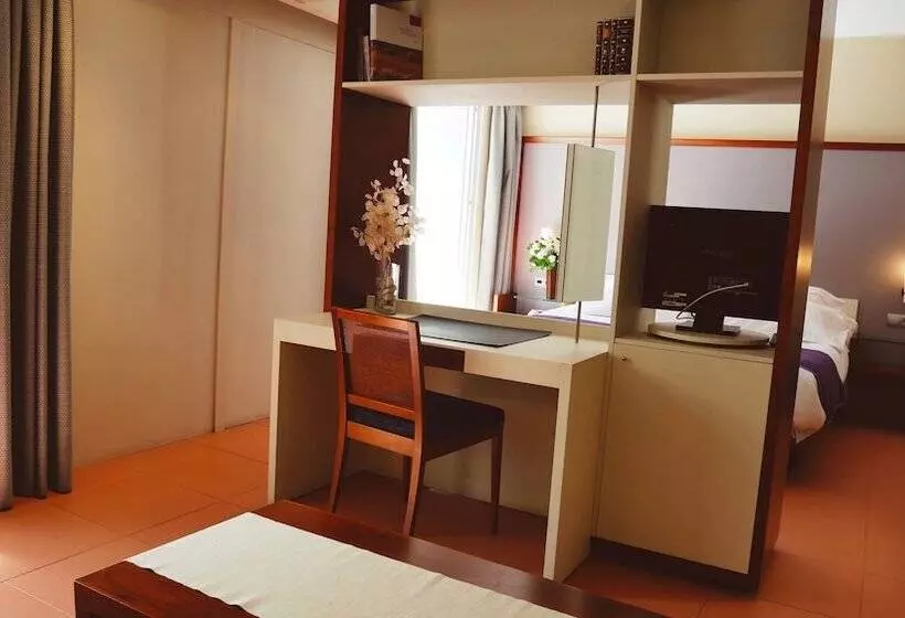 호텔 El Balneario De Tus