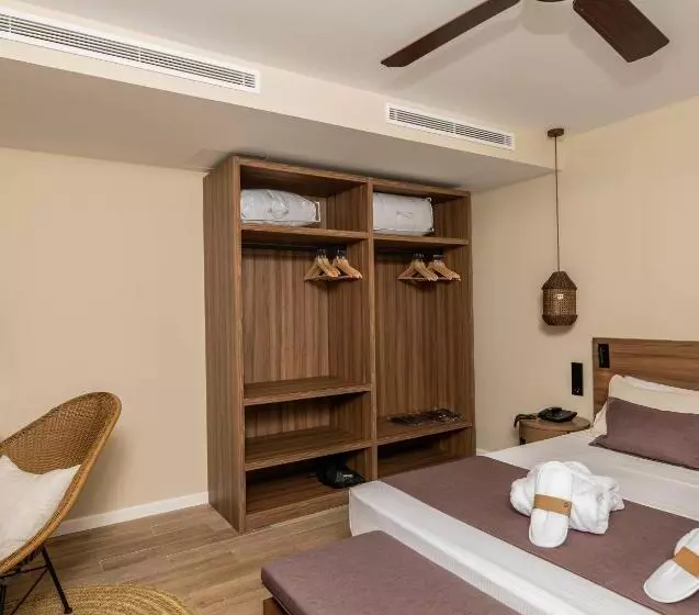 호텔 Eques Petit Resort