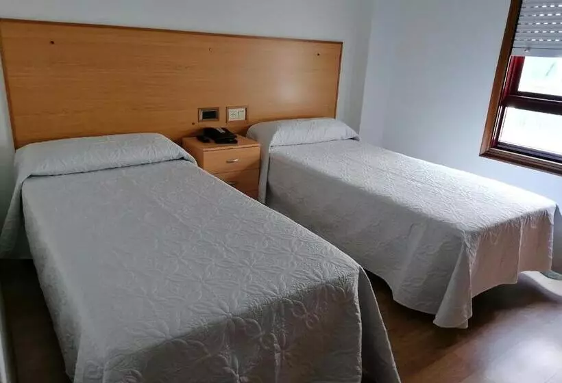 فندق Hostal Adelia