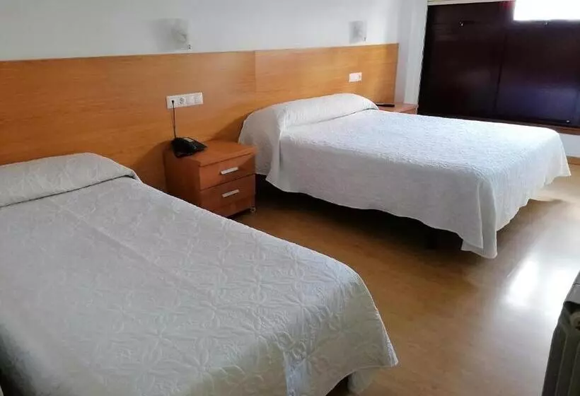 فندق Hostal Adelia