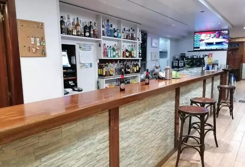 فندق Hostal Adelia