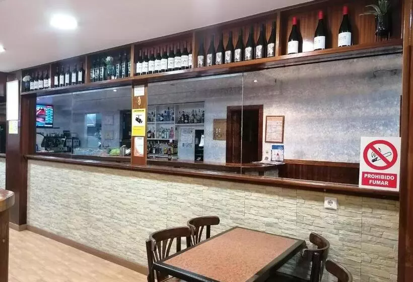 فندق Hostal Adelia