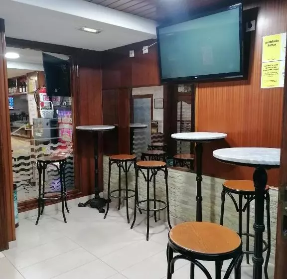 فندق Hostal Adelia