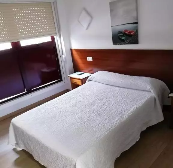 فندق Hostal Adelia