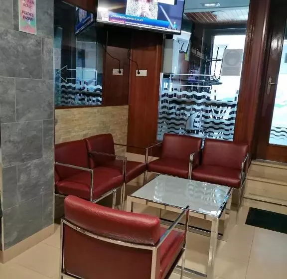 فندق Hostal Adelia