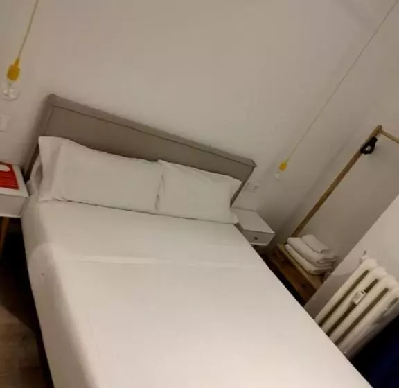Hostal Manuela By Gaiarooms