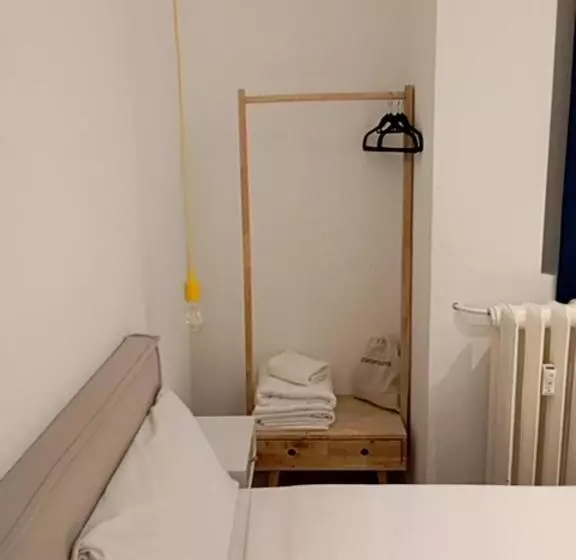 Hostal Manuela By Gaiarooms
