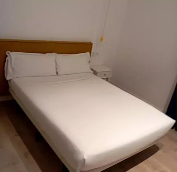 Hostal Manuela By Gaiarooms