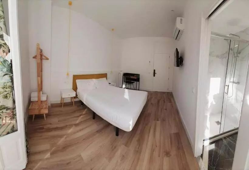 Hostal Manuela By Gaiarooms