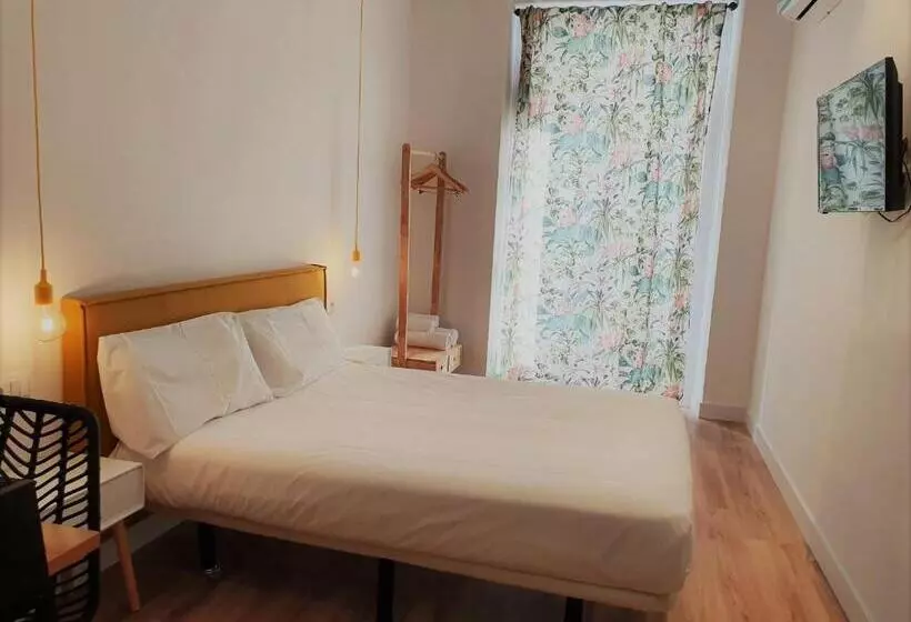 Hostal Manuela By Gaiarooms