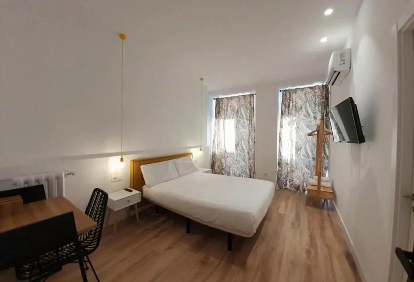 Hostal Manuela By Gaiarooms