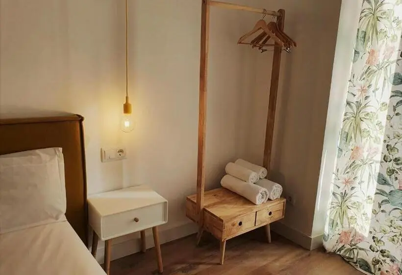 Hostal Manuela By Gaiarooms