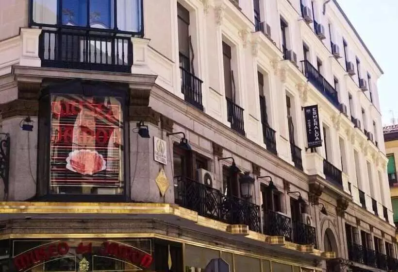 هتل Hostal Esmeralda