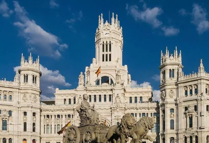 هتل Hostal Esmeralda