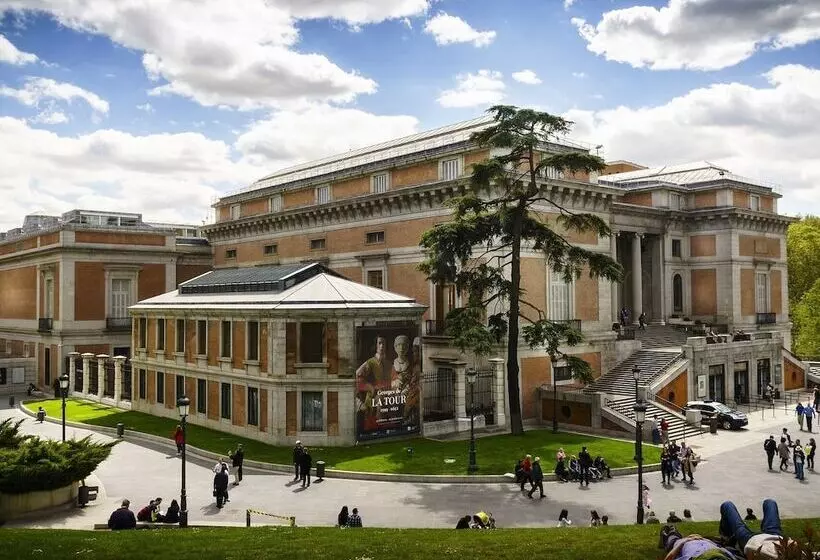 هتل Hostal Esmeralda