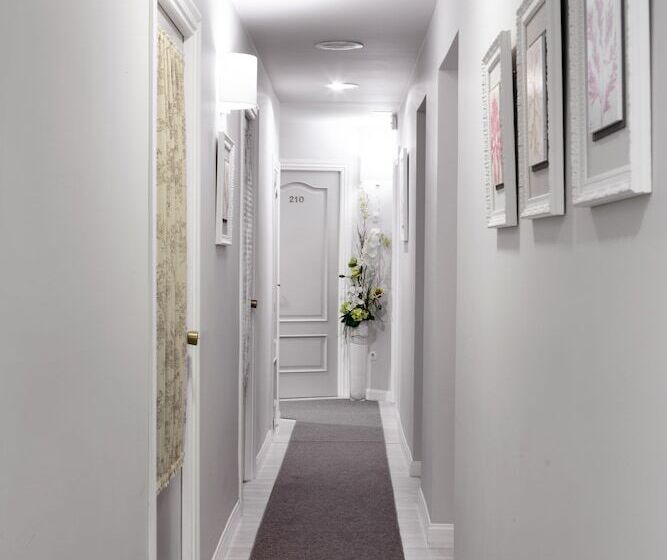 هتل Hostal Macarena