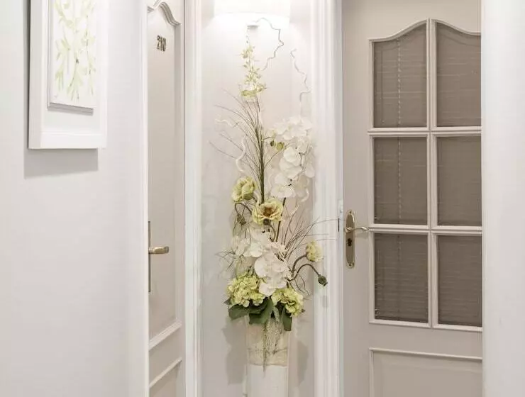 هتل Hostal Macarena