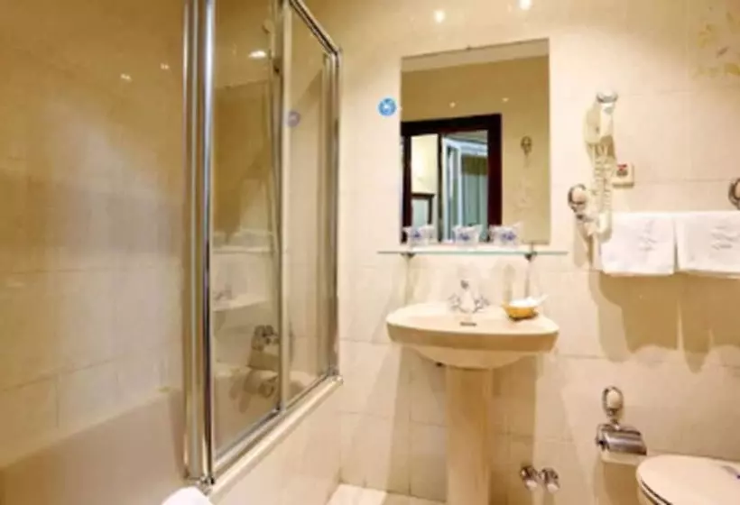 هتل Hostal Macarena