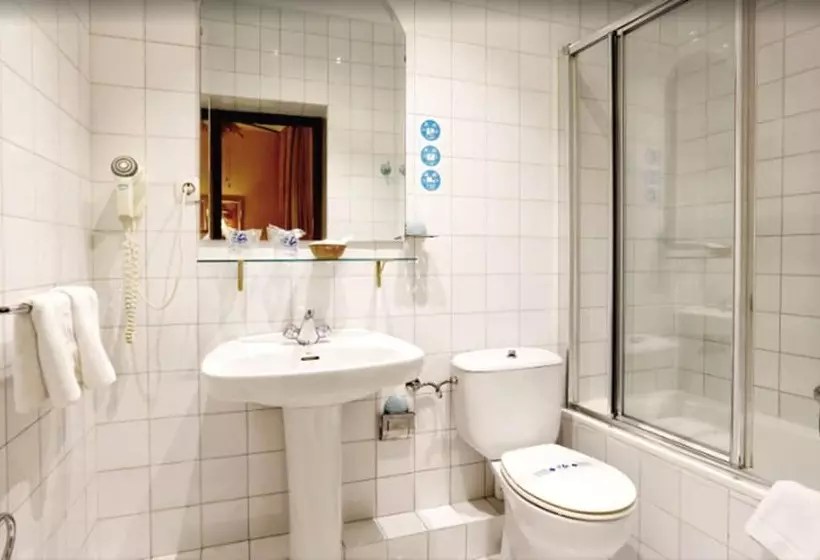 هتل Hostal Macarena