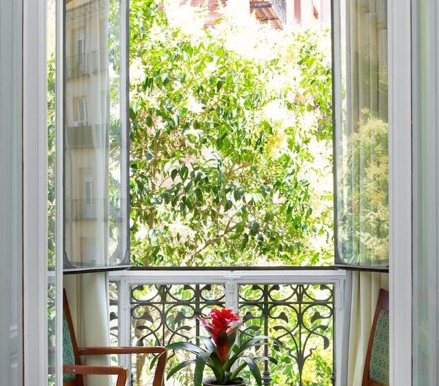 هتل Hostal Macarena