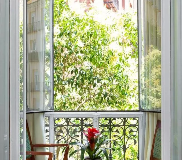 هتل Hostal Macarena