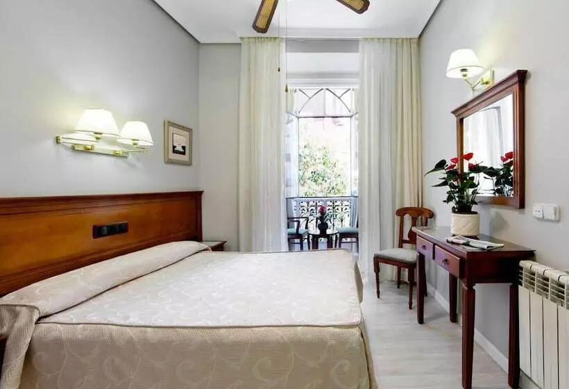 هتل Hostal Macarena