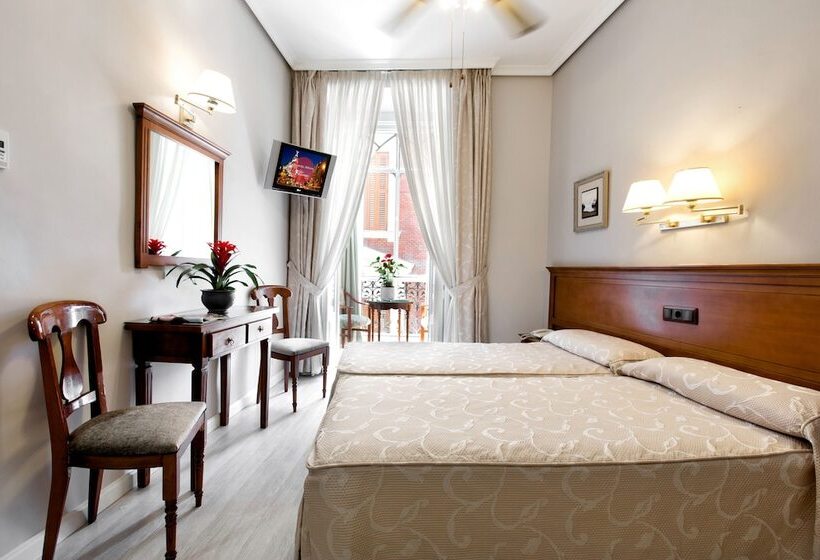 هتل Hostal Macarena