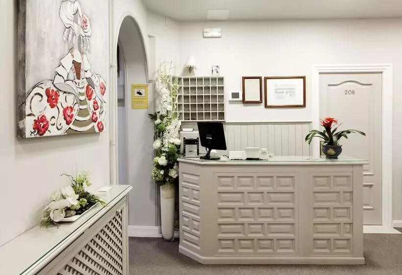 هتل Hostal Macarena