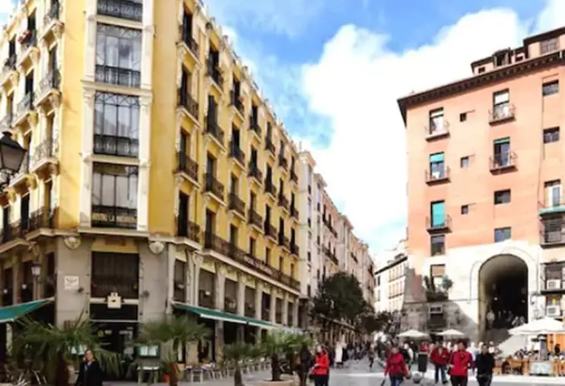 هتل Hostal Macarena