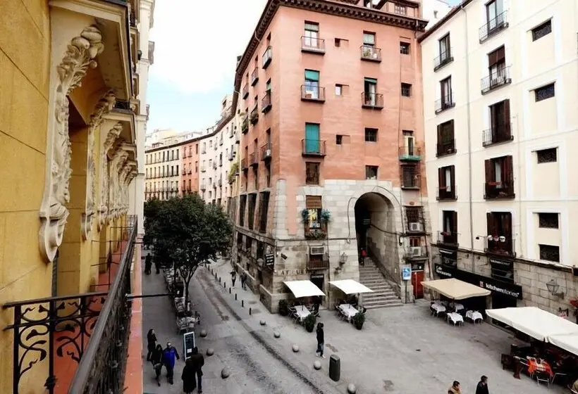 هتل Hostal Macarena