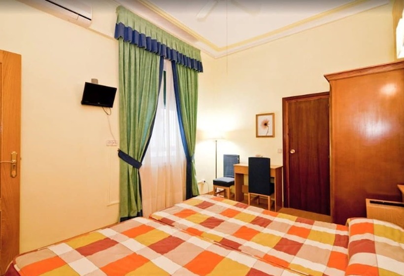 هتل Hostal Oporto