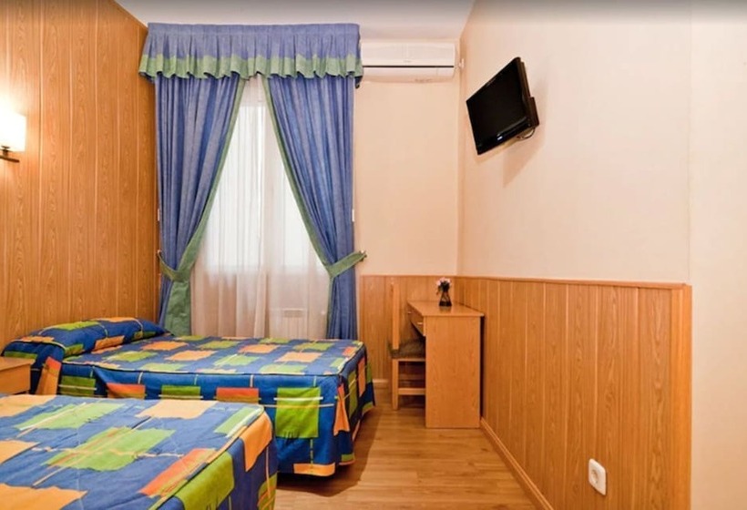 هتل Hostal Oporto