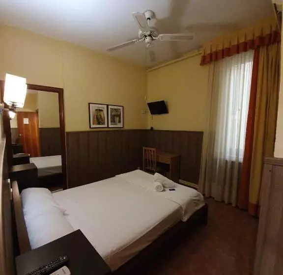 هتل Hostal Oporto