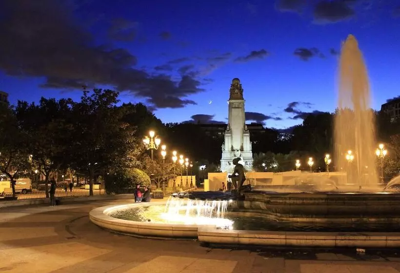 هتل Hostal Oriente