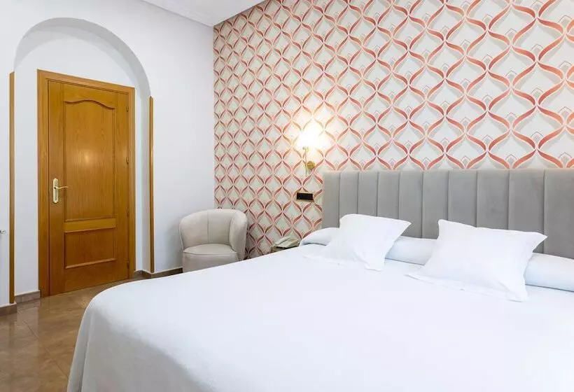 هتل Hostal Oriente