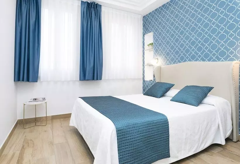 هتل Hostal Oriente