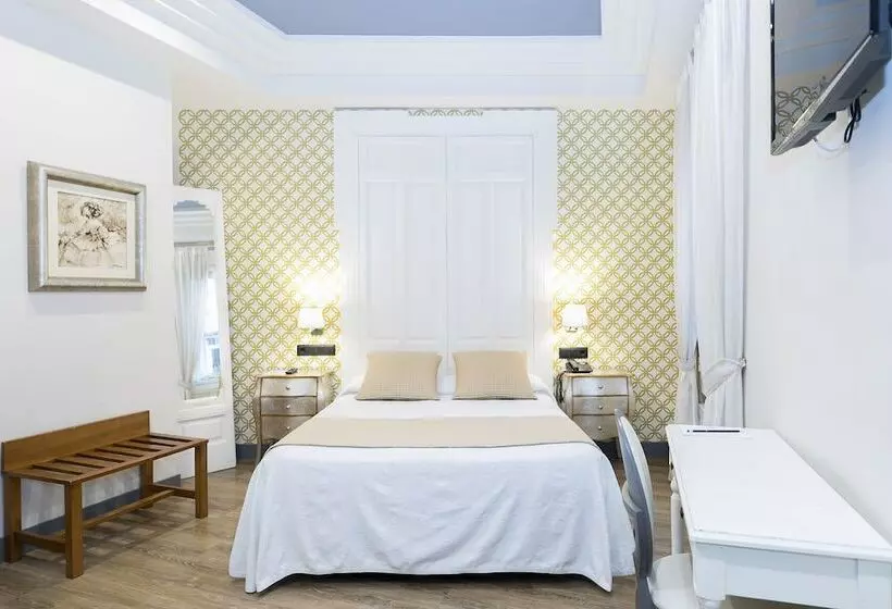 هتل Hostal Oriente