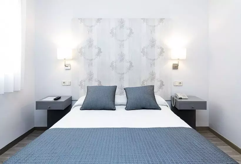 هتل Hostal Oriente