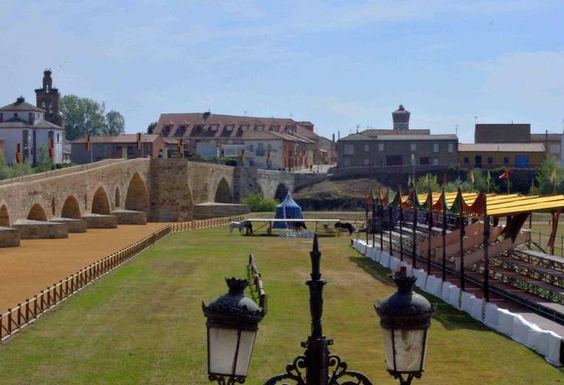 호텔 Hostal Don Suero De Quiñones