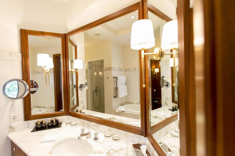 هتل Schloss Monchstein