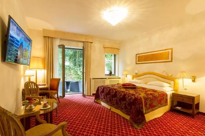 هتل Schloss Monchstein