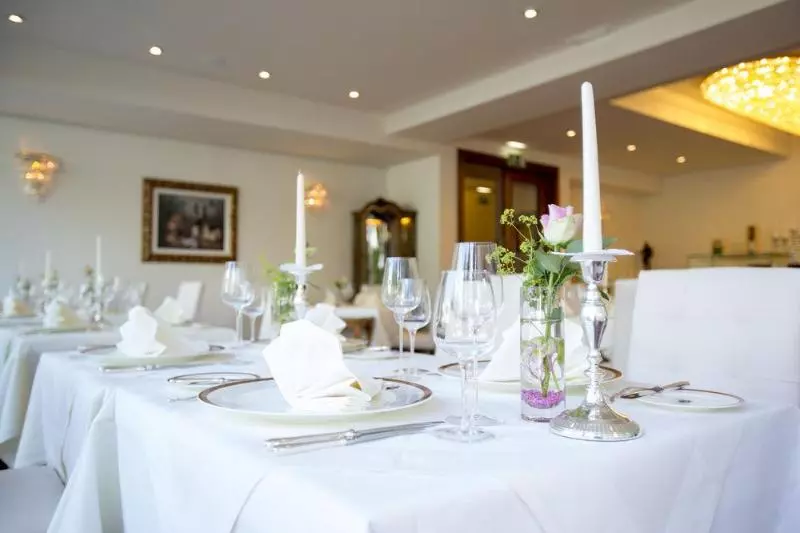 هتل Schloss Monchstein