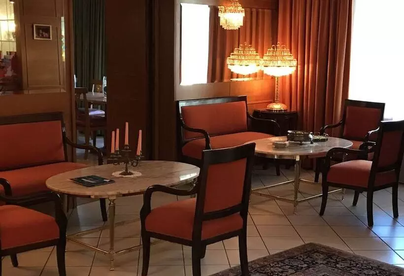 هتل Vier Jahreszeiten