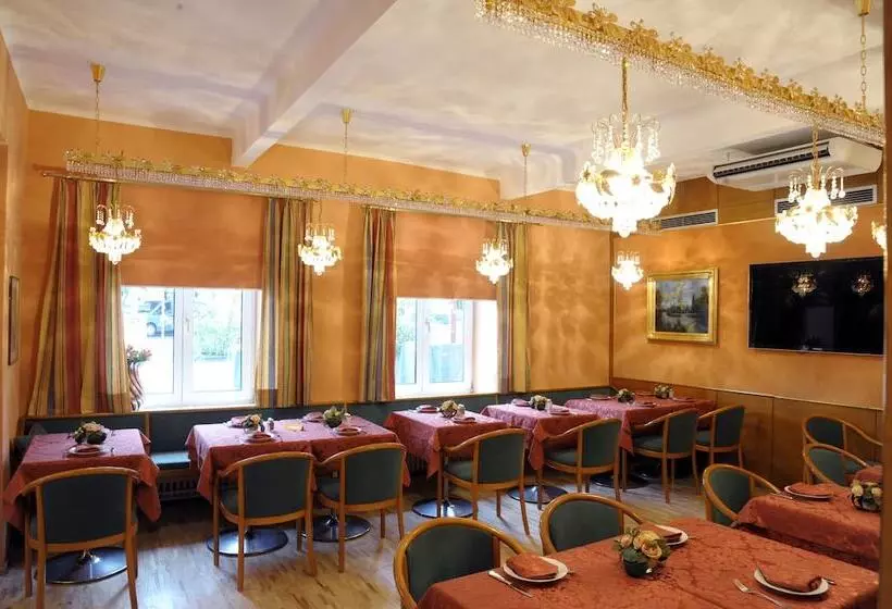 هتل Vier Jahreszeiten