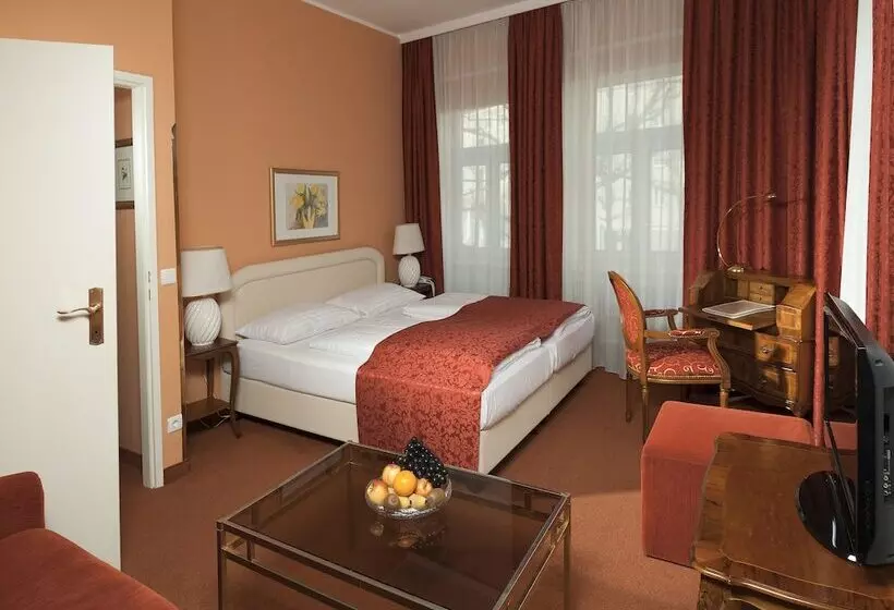 هتل Vier Jahreszeiten