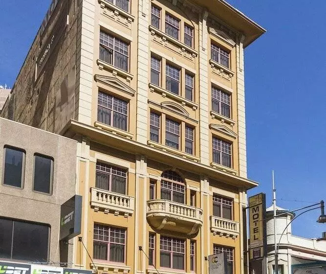 מוטל Adelaide Paringa