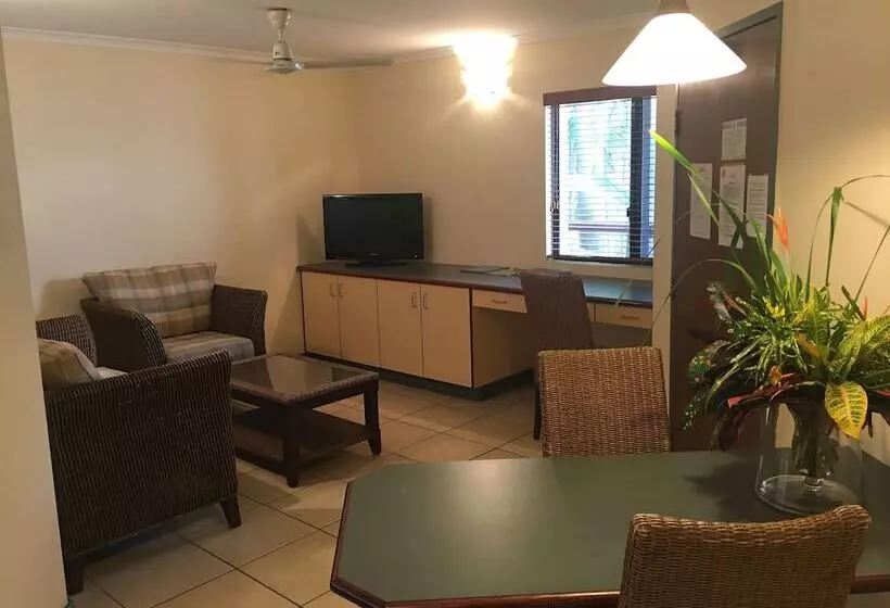 Bay Village Tropical Retreat & Apartments