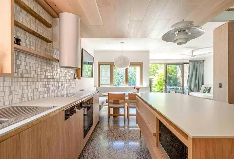 Glen Eden Beach Resort