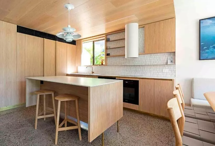 Glen Eden Beach Resort