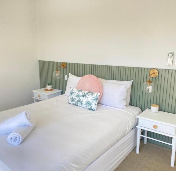 Glen Eden Beach Resort